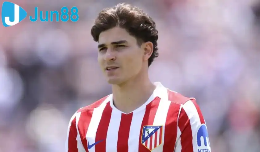 Tiền đạo Argentina là mục tiêu chính của Joan Laporta và Deco để thay thế Robert Lewandowski