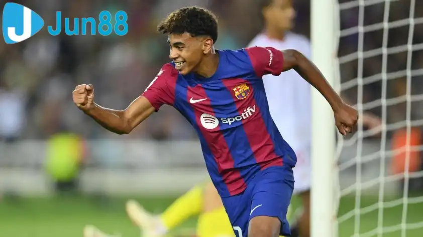 Yamal để ngoài tai những lời chỉ trích và tập trung thi đấu. (Ảnh: TNT Sports)