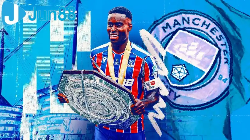 Man City sẵn sàng cạnh tranh mua trung vệ Marc Guehi. (Ảnh: Goal)