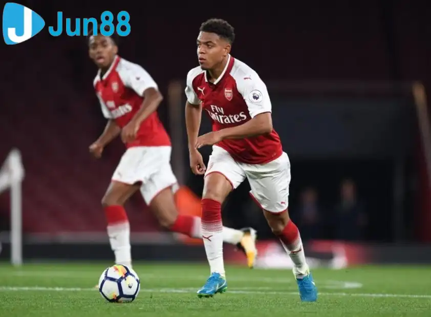 Malen từng được bán với mức giá 540.000 Bảng. Ảnh: Arsenal Insider