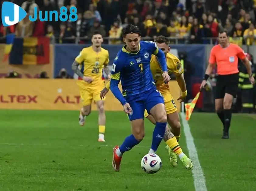 Bosnia & Herzegovina và Romania cùng Áo đang chiến đấu để giành 1 suất đi tiếp (Ảnh: Eurosport)