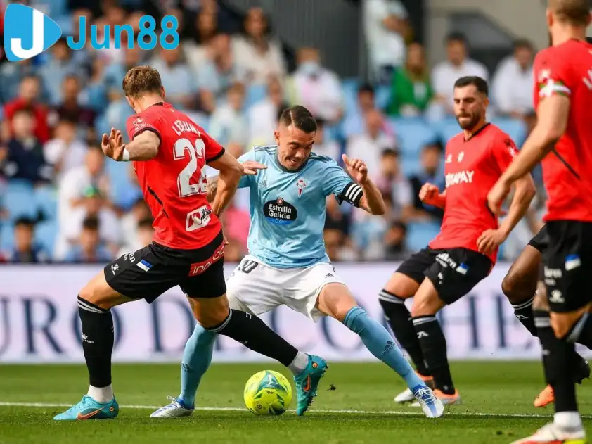 Alaves và Celta Vigo đang ở khu vực giữa bảng xếp hạng La Liga (Ảnh: Marca)