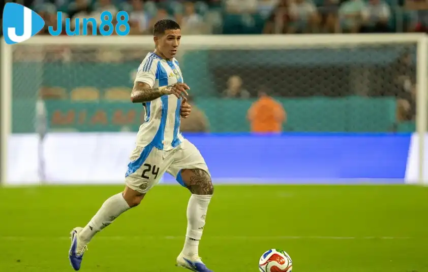 Enzo Fernandez cũng không góp mặt trong trận đấu giao hữu với Angola