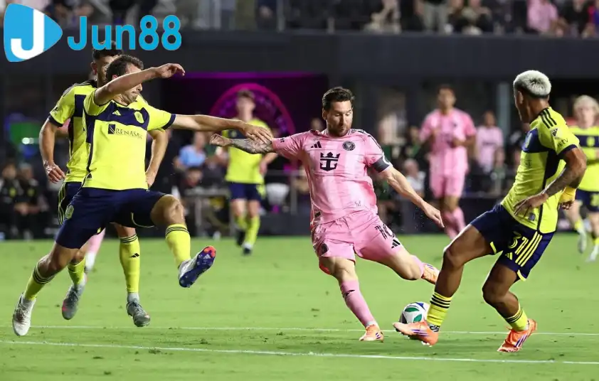 Messi mở tỷ số cho Inter Miami sau pha dứt điểm hiểm hóc từ ngoài vòng cấm