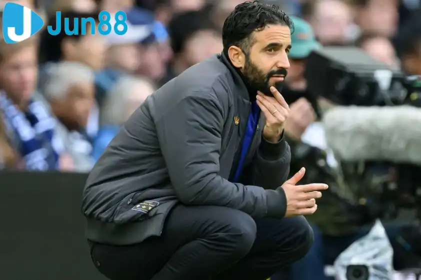 Việc cho Sesko ngồi trên băng ghế dự bị được xem là quyết định hợp lý của Amorim. Ảnh: The Sun