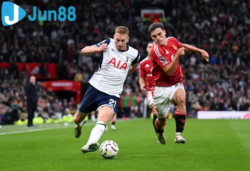 MU sẽ tái ngộ Tottenham lần đầu tiên kể từ trận chung kết C2 (Ảnh: CLB)
